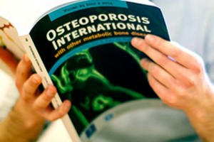 journal-man_reading_osteoporosis_international-600x400